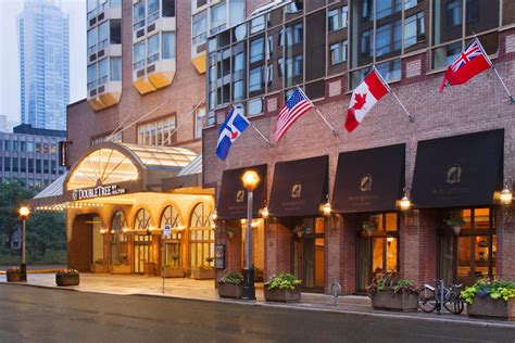 downtown toronto area hotels.